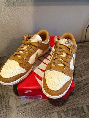Women’s nike Dunks in Wheat and coconut white